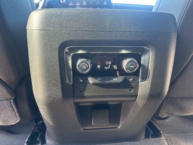 2025 Chevrolet Suburban LT