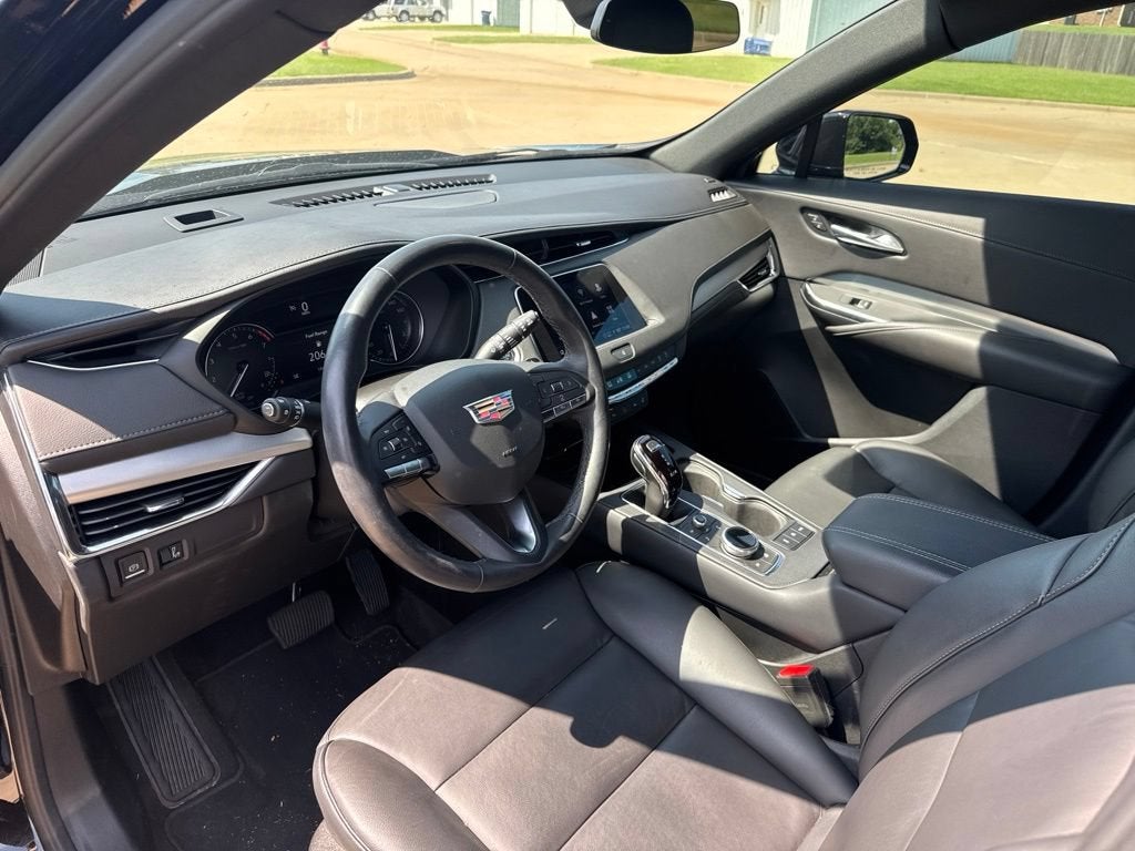 2023 Cadillac XT4 Premium Luxury