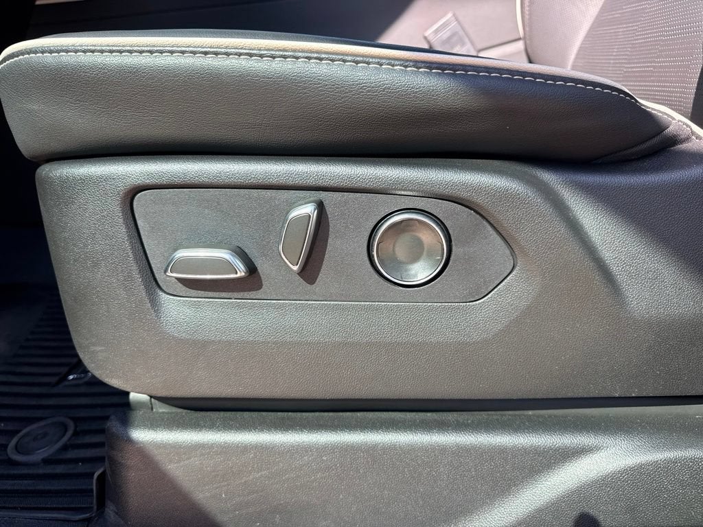 2025 Cadillac Escalade ESV Premium Luxury