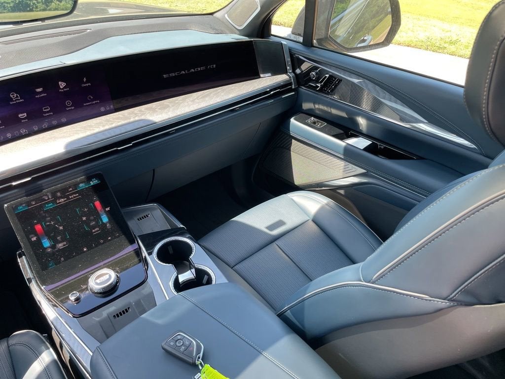 2025 Cadillac ESCALADE IQ Luxury 2