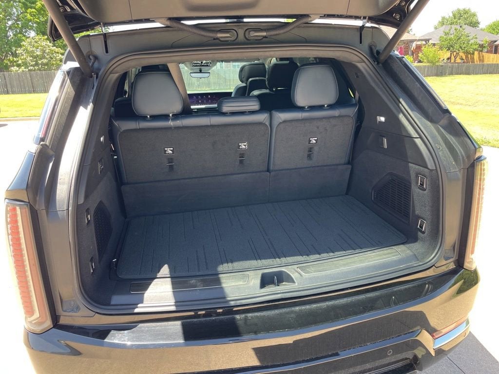 2025 Cadillac ESCALADE IQ Luxury 2