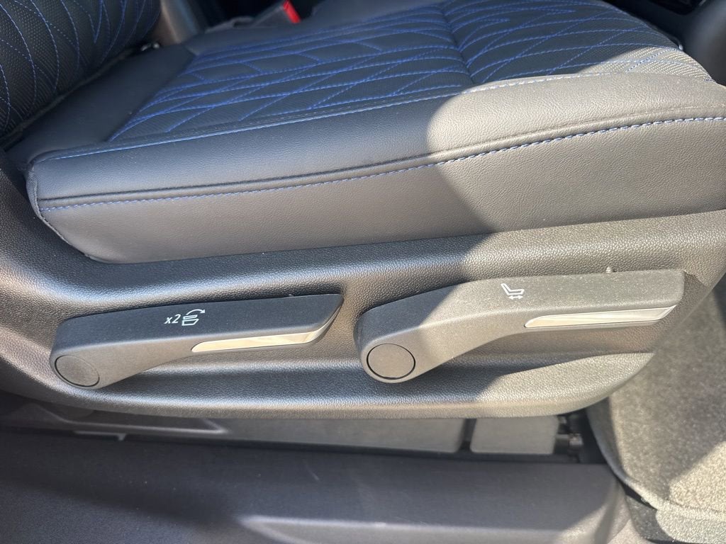 2025 Cadillac ESCALADE IQ Sport 1