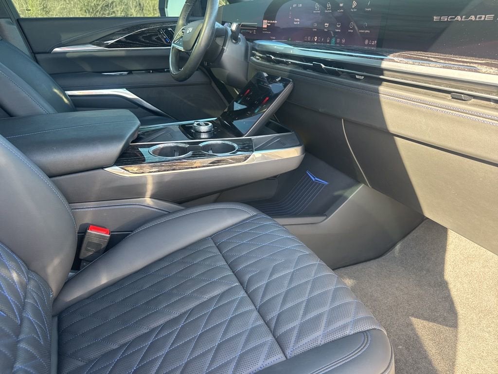2025 Cadillac ESCALADE IQ Sport 1