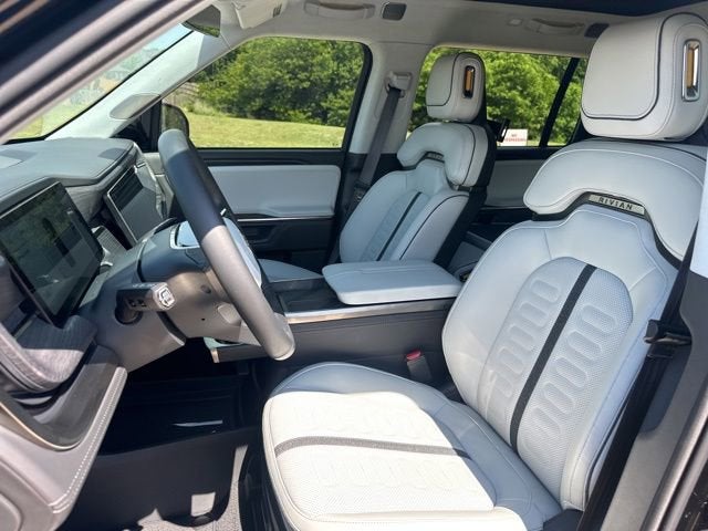 2025 RIVIAN R1S Adventure