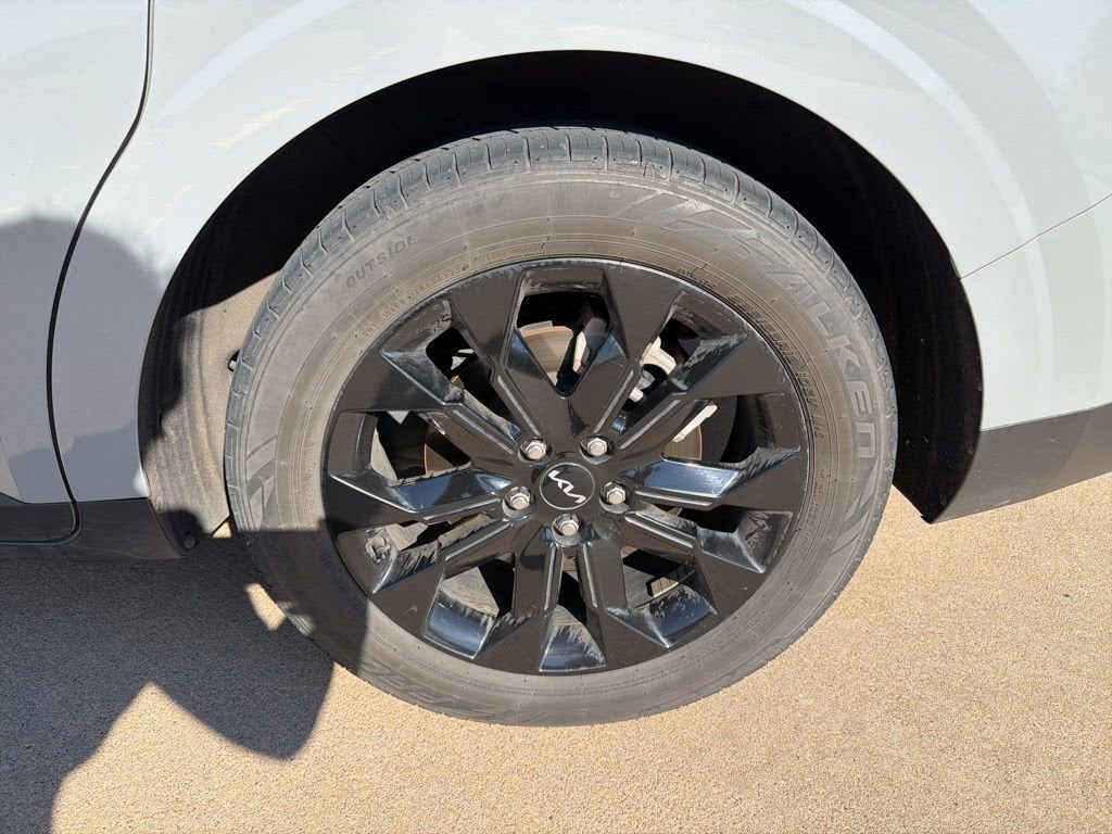 2023 Kia Carnival SX