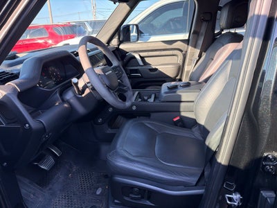2024 Land Rover Defender V8