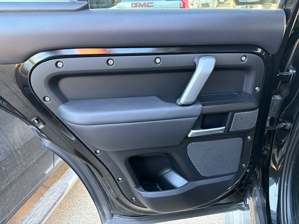2024 Land Rover Defender V8