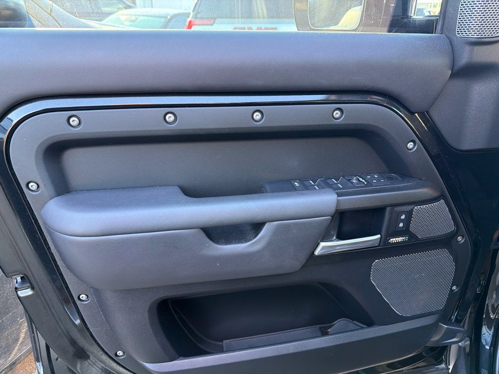 2024 Land Rover Defender V8