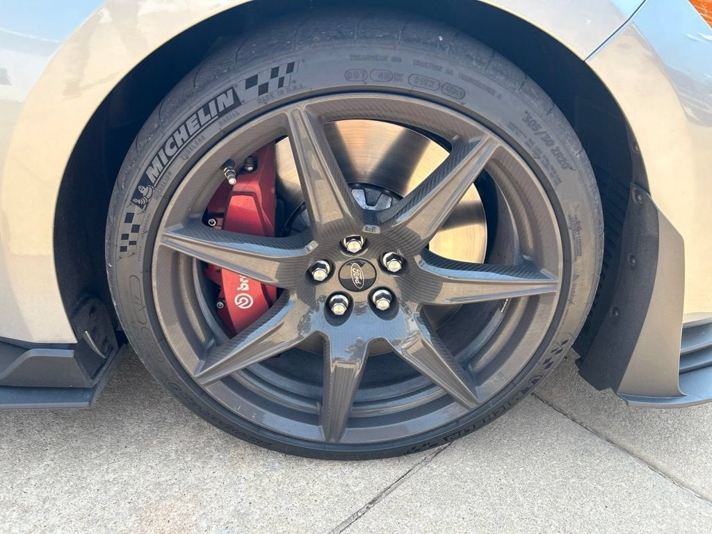 2020 Ford MUSTANG Base
