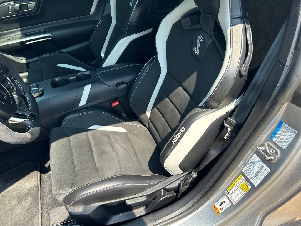 2020 Ford MUSTANG Base