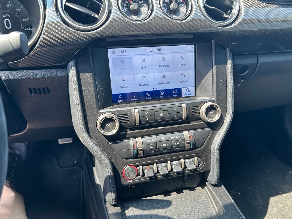 2020 Ford MUSTANG Base