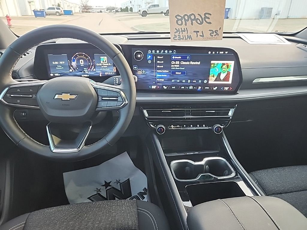 2025 Chevrolet Traverse LT