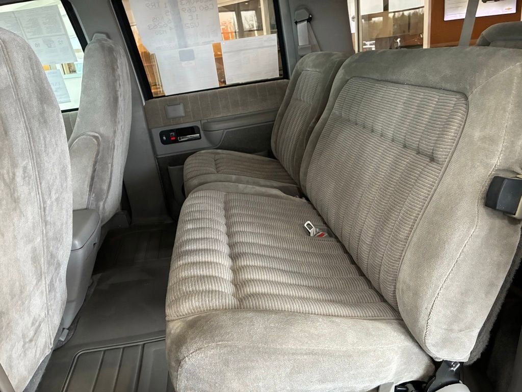 1993 Chevrolet Suburban Base