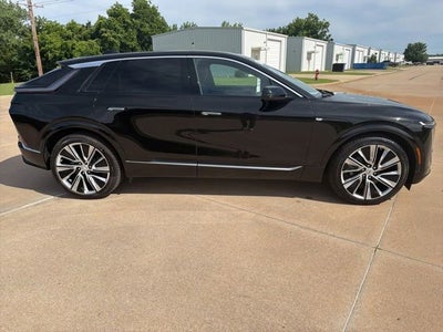 2025 Cadillac LYRIQ Luxury 3