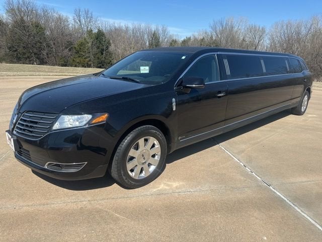 2019 Lincoln MKT Base