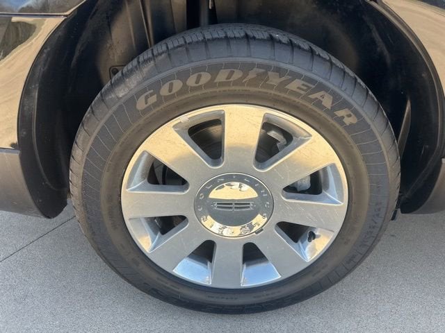 2019 Lincoln MKT Base