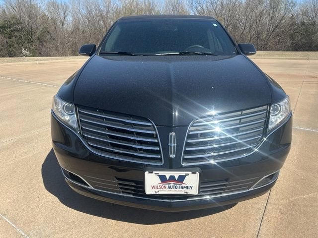 2019 Lincoln MKT Base