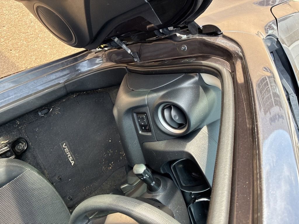 2015 Nissan Versa SV