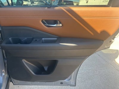 2022 Nissan Pathfinder Platinum