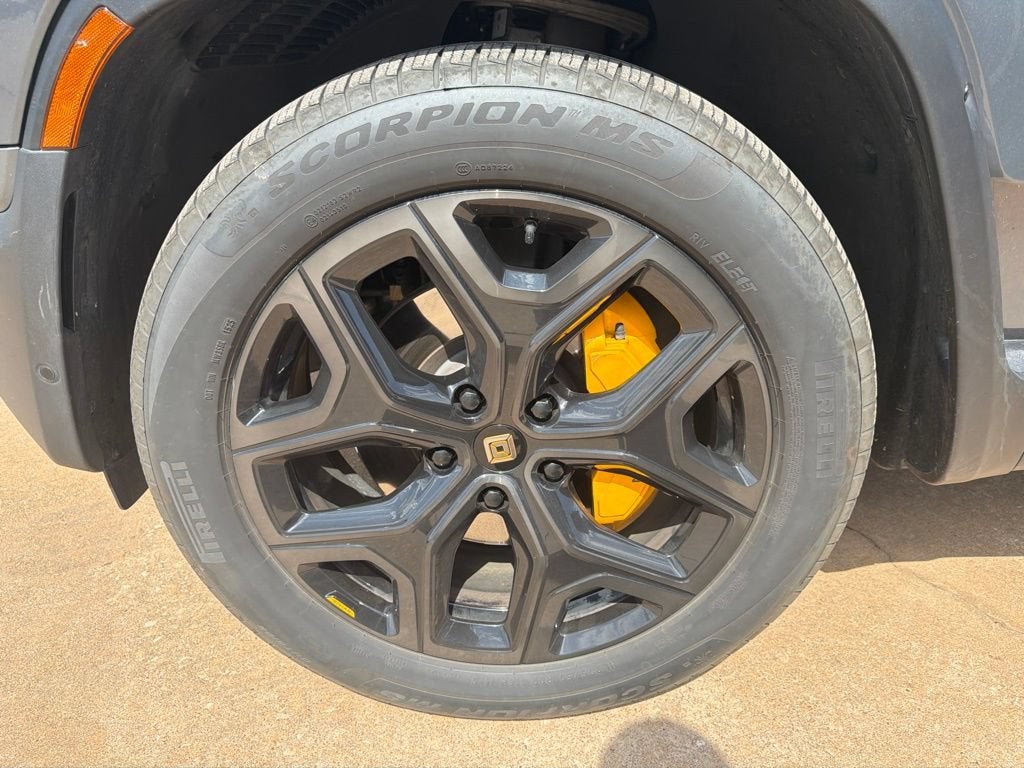 2023 RIVIAN R1S Adventure