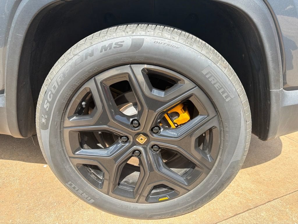 2023 RIVIAN R1S Adventure