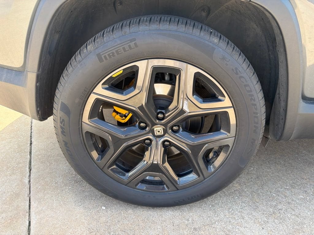 2023 RIVIAN R1S Adventure