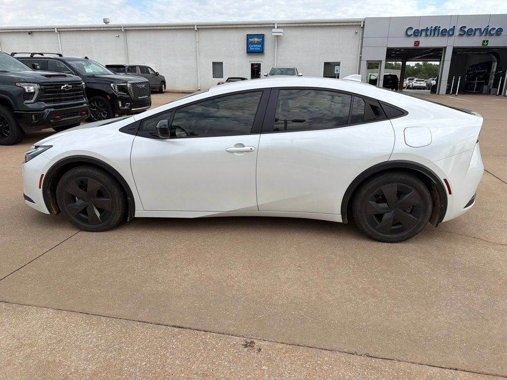 2025 Toyota Prius LE